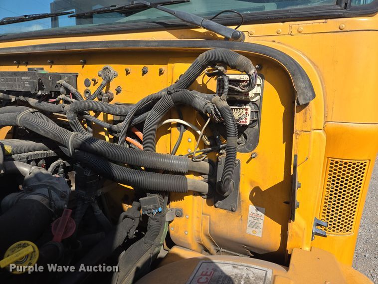 image for item DT5330 2010 IC school bus