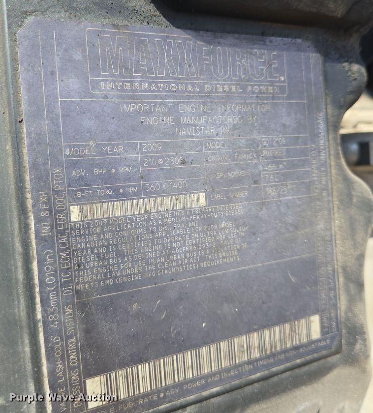 image for item DT5330 2010 IC school bus