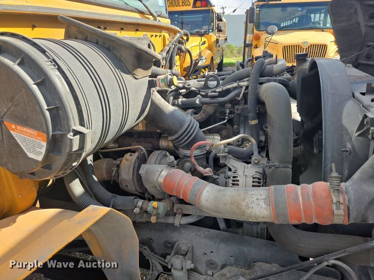 image for item DT5330 2010 IC school bus