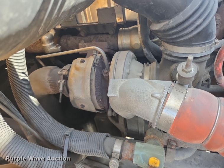 image for item DT5330 2010 IC school bus