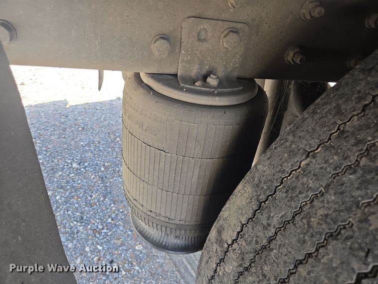 image for item DT5330 2010 IC school bus