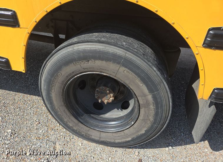 image for item DT5330 2010 IC school bus