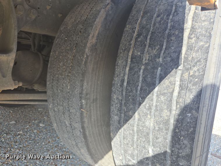 image for item DT5330 2010 IC school bus