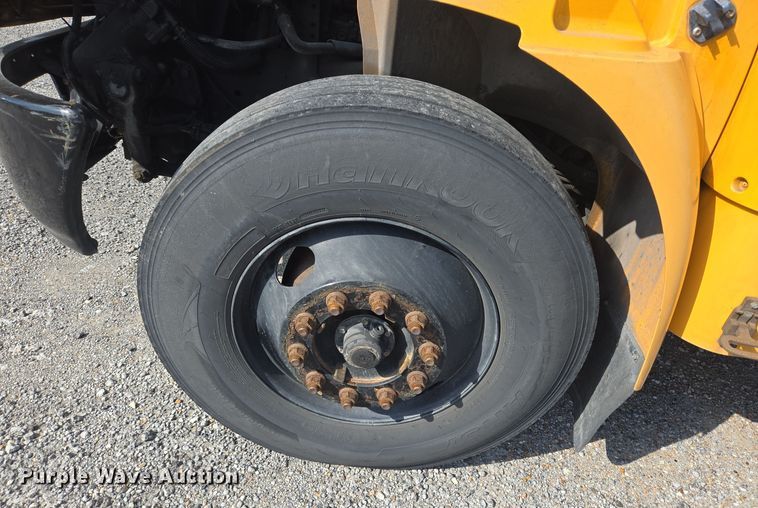 image for item DT5330 2010 IC school bus