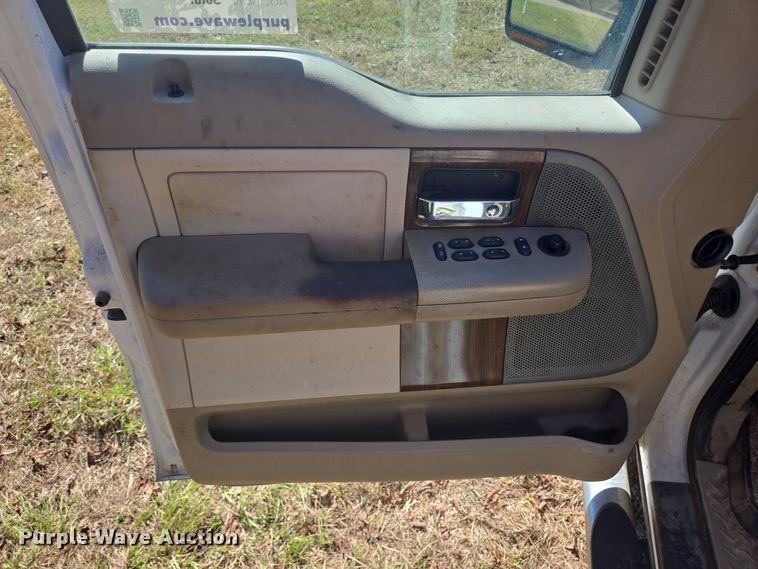 image for item DT5339 2004 Ford F150 SuperCrew pickup truck