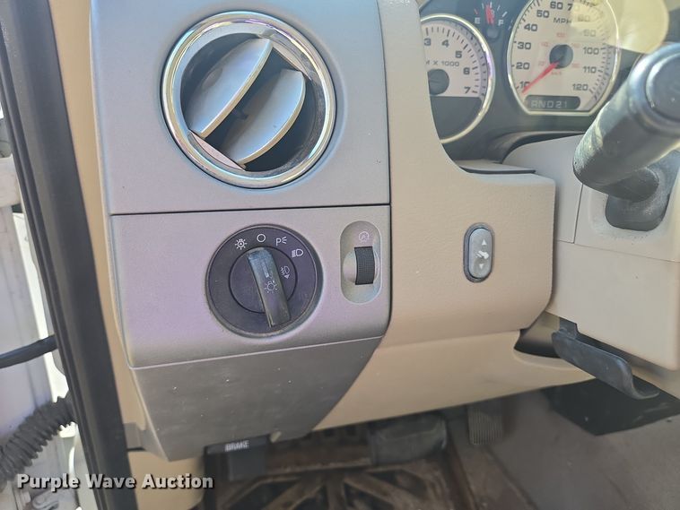 image for item DT5339 2004 Ford F150 SuperCrew pickup truck