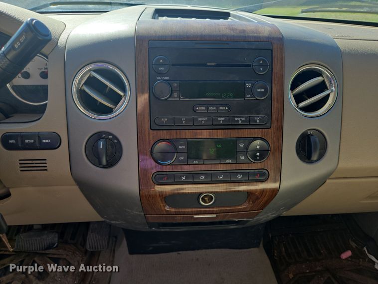 image for item DT5339 2004 Ford F150 SuperCrew pickup truck