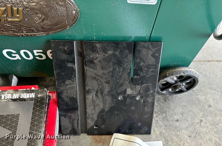 image for item DU9614 Grizzly G0561 metal cutting band saw