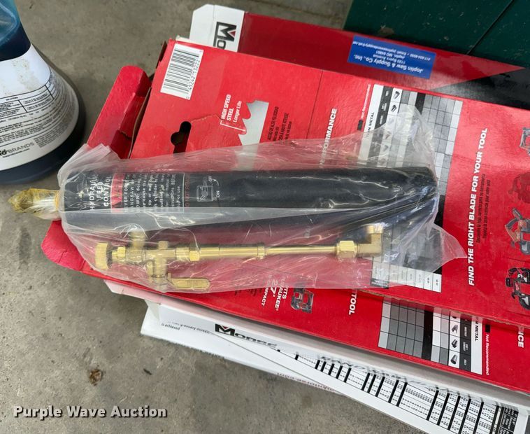 image for item DU9614 Grizzly G0561 metal cutting band saw