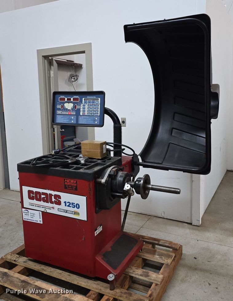 image for item DV0045 Coats 1250 Direct-Drive tire balancer