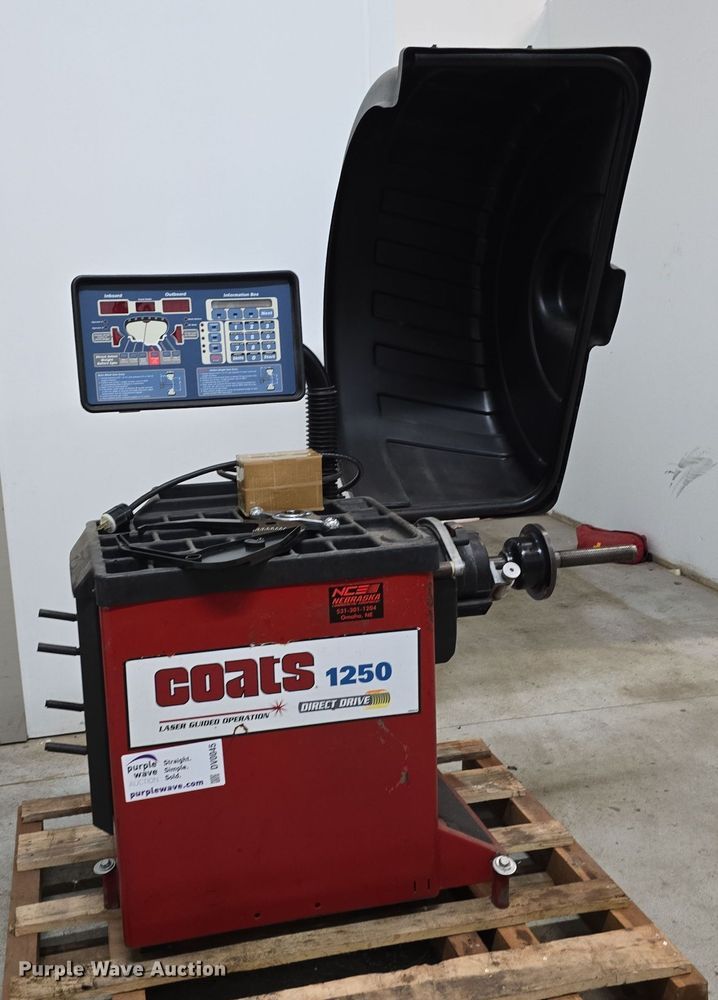 image for item DV0045 Coats 1250 Direct-Drive tire balancer