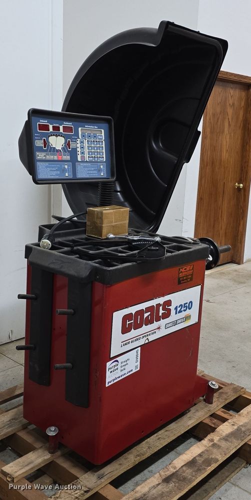 image for item DV0045 Coats 1250 Direct-Drive tire balancer