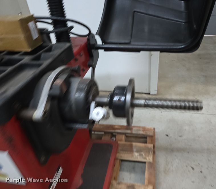 image for item DV0045 Coats 1250 Direct-Drive tire balancer