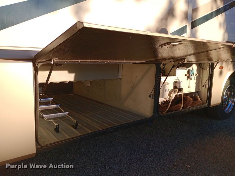 image for item DW0938 2001 Monaco Diplomat  RV