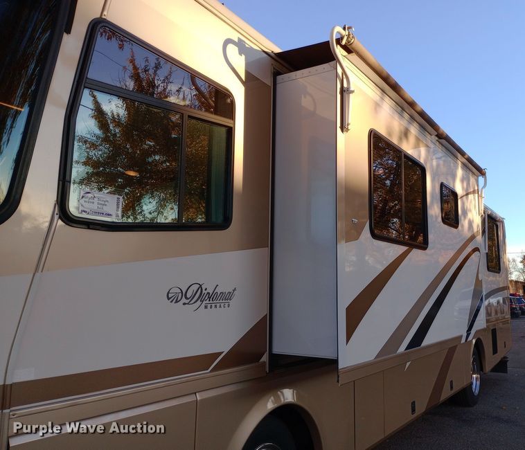 image for item DW0938 2001 Monaco Diplomat  RV