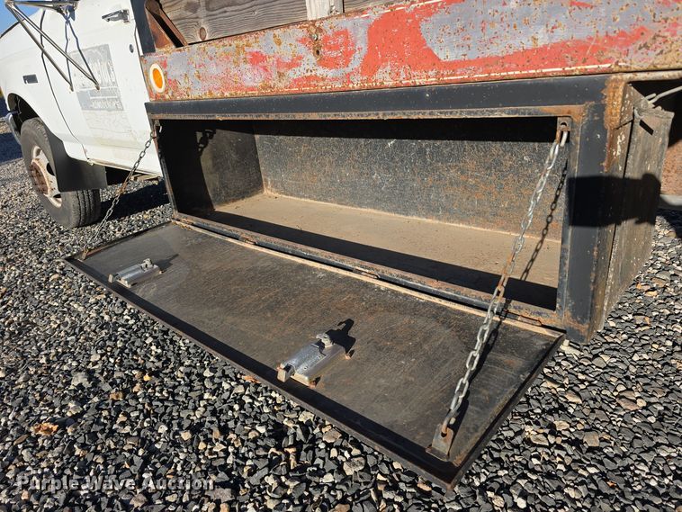 image for item DW3819 1995 Ford F-Super Duty flatbed truck