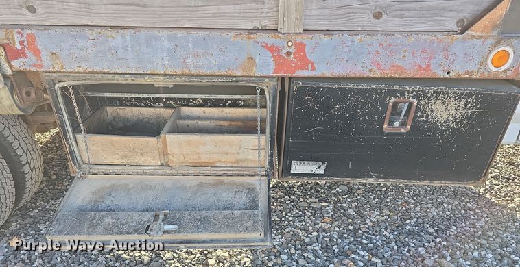 image for item DW3819 1995 Ford F-Super Duty flatbed truck