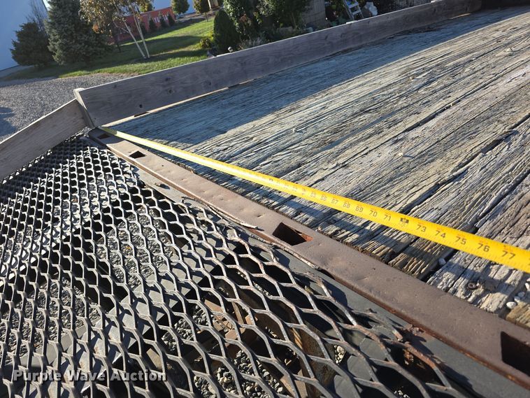 image for item DW3819 1995 Ford F-Super Duty flatbed truck