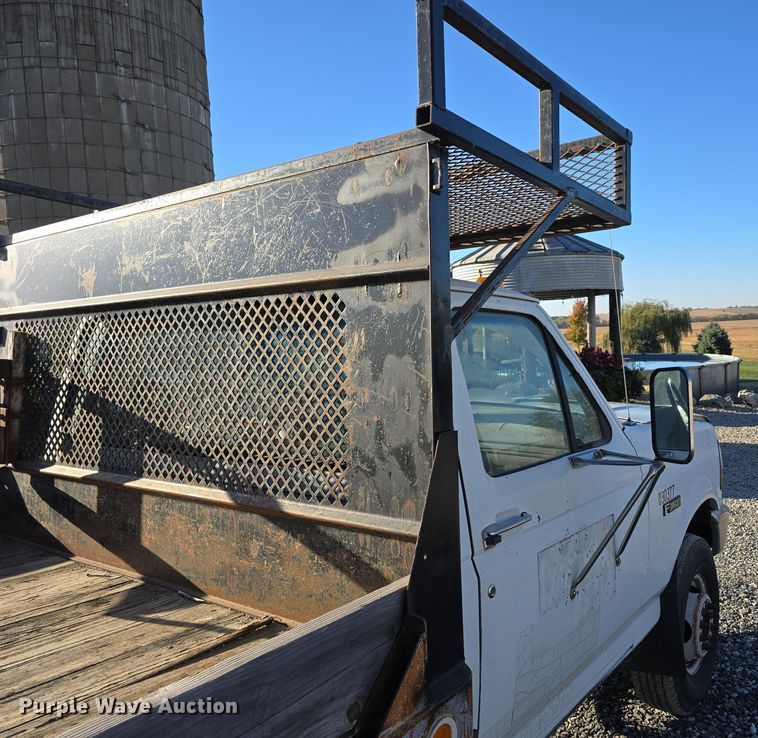 image for item DW3819 1995 Ford F-Super Duty flatbed truck
