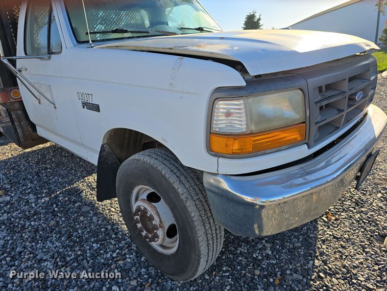 image for item DW3819 1995 Ford F-Super Duty flatbed truck