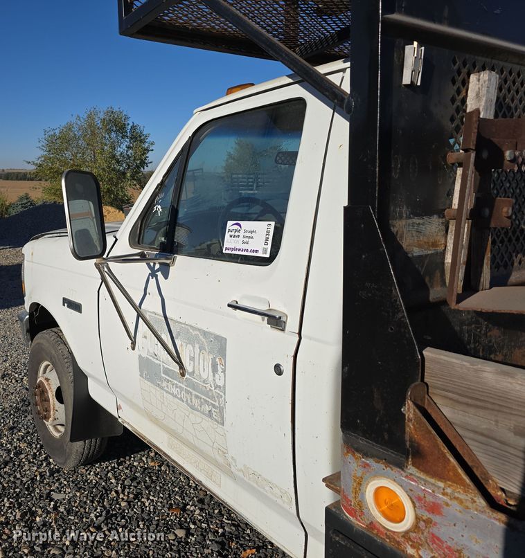 image for item DW3819 1995 Ford F-Super Duty flatbed truck