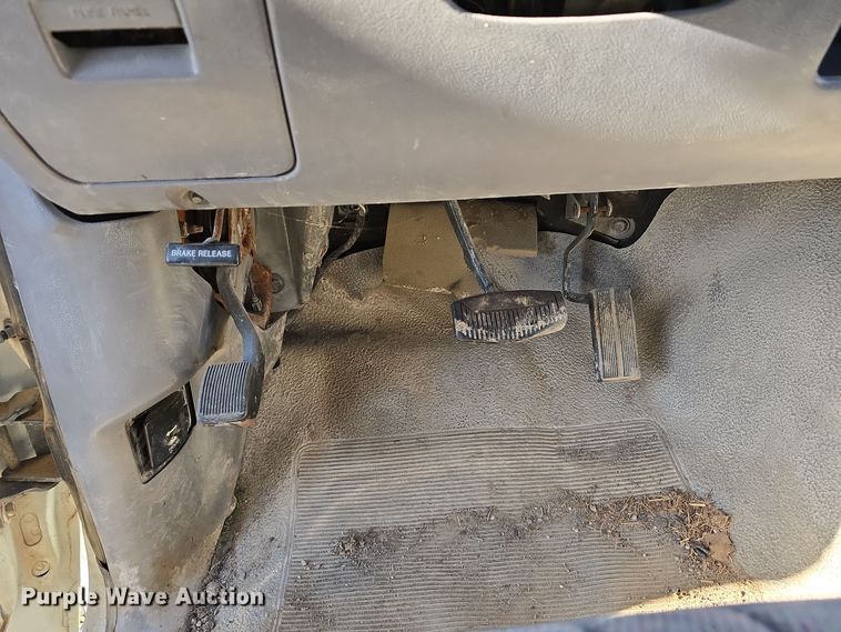 image for item DW3819 1995 Ford F-Super Duty flatbed truck