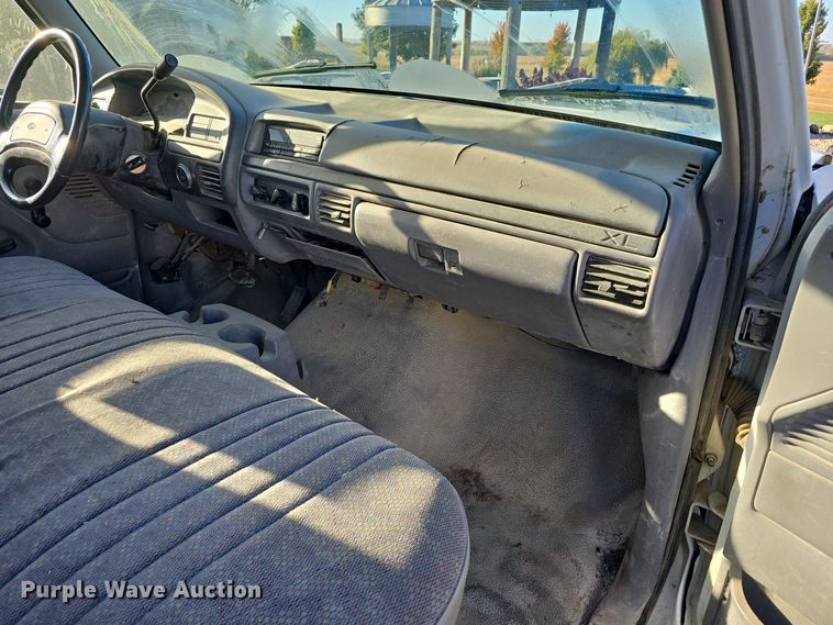 image for item DW3819 1995 Ford F-Super Duty flatbed truck