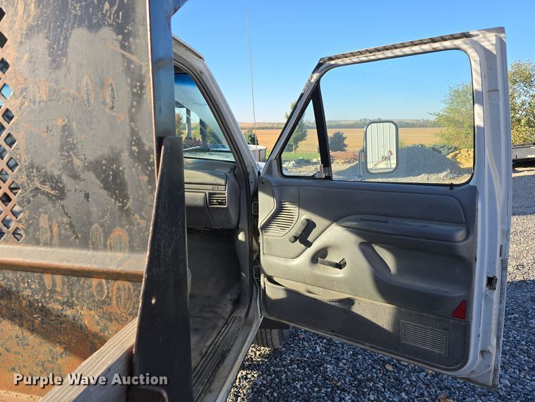 image for item DW3819 1995 Ford F-Super Duty flatbed truck