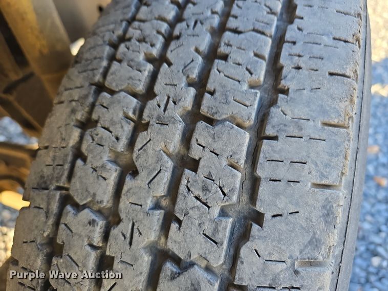 image for item DW3819 1995 Ford F-Super Duty flatbed truck