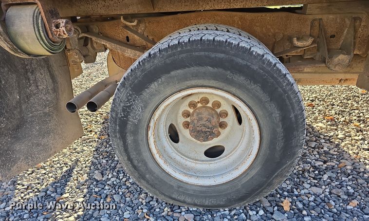 image for item DW3819 1995 Ford F-Super Duty flatbed truck