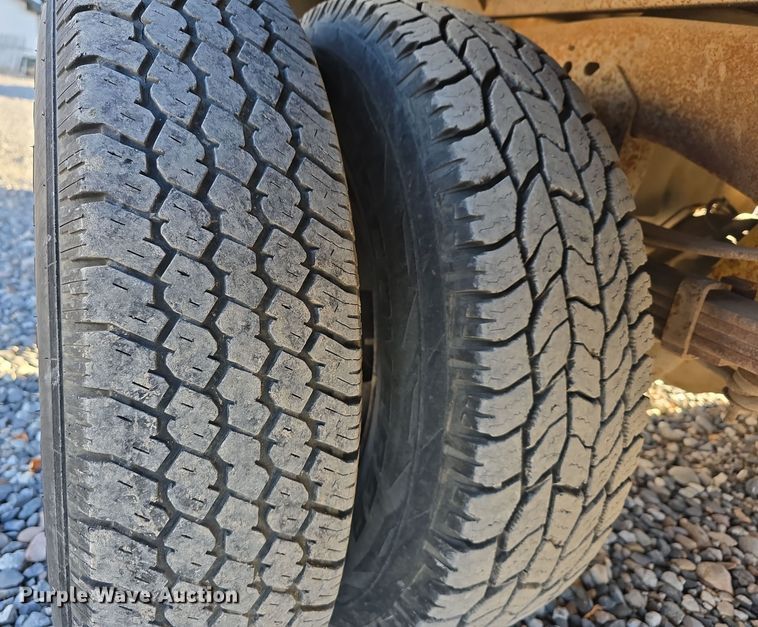 image for item DW3819 1995 Ford F-Super Duty flatbed truck