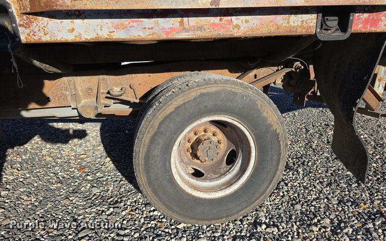 image for item DW3819 1995 Ford F-Super Duty flatbed truck