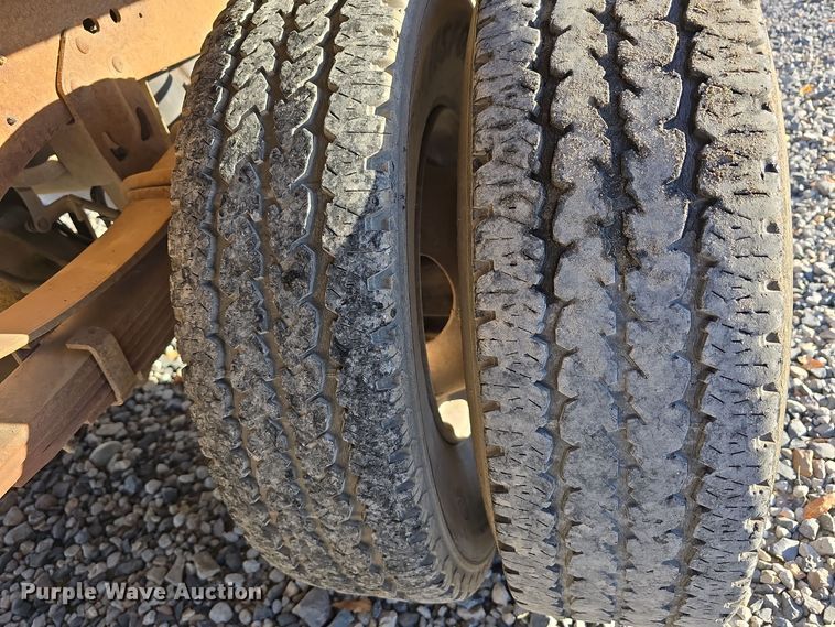 image for item DW3819 1995 Ford F-Super Duty flatbed truck