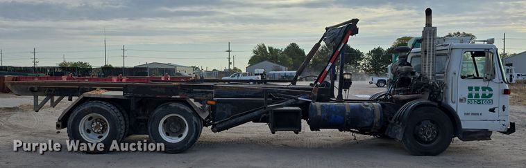 image for item DW3846 2006 AutoCar XPeditor roll-off container truck