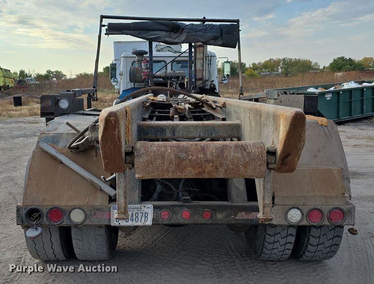 image for item DW3846 2006 AutoCar XPeditor roll-off container truck