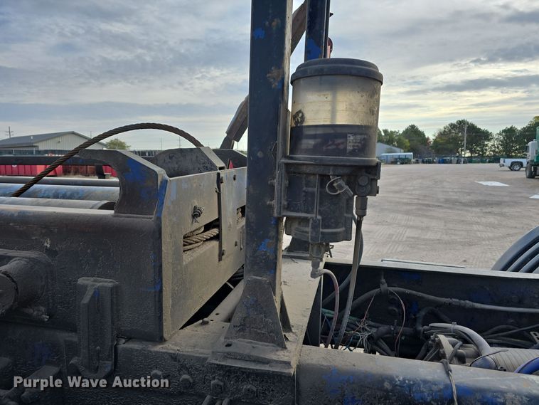 image for item DW3846 2006 AutoCar XPeditor roll-off container truck