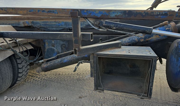 image for item DW3846 2006 AutoCar XPeditor roll-off container truck