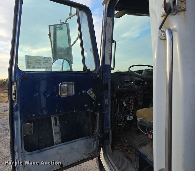 image for item DW3846 2006 AutoCar XPeditor roll-off container truck