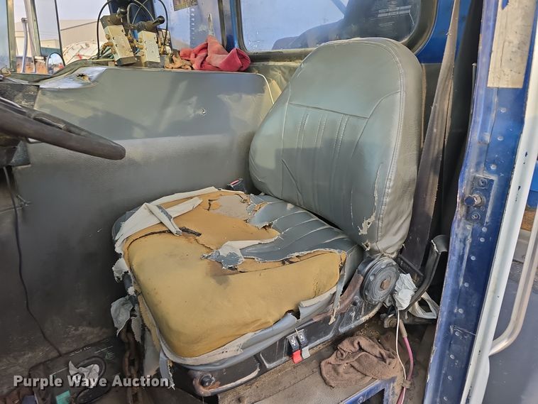 image for item DW3846 2006 AutoCar XPeditor roll-off container truck