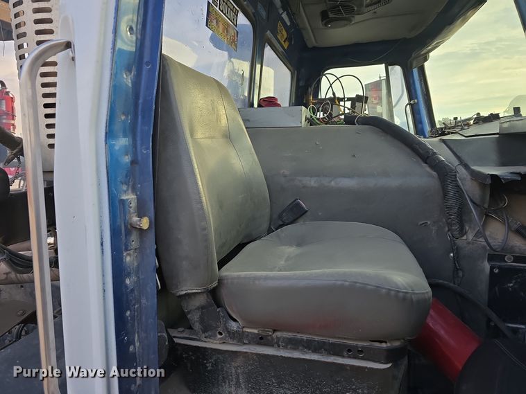 image for item DW3846 2006 AutoCar XPeditor roll-off container truck