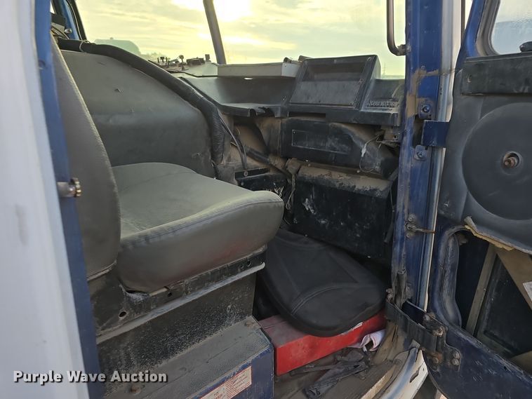 image for item DW3846 2006 AutoCar XPeditor roll-off container truck