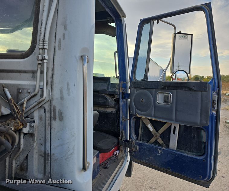 image for item DW3846 2006 AutoCar XPeditor roll-off container truck