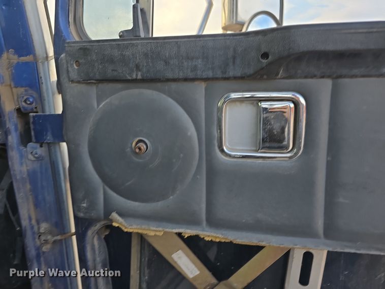 image for item DW3846 2006 AutoCar XPeditor roll-off container truck