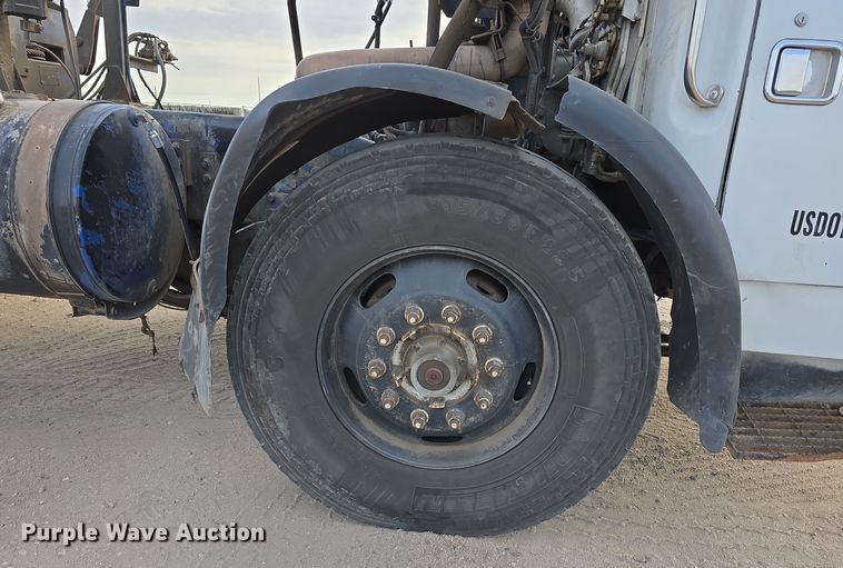 image for item DW3846 2006 AutoCar XPeditor roll-off container truck