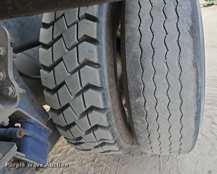 image for item DW3846 2006 AutoCar XPeditor roll-off container truck