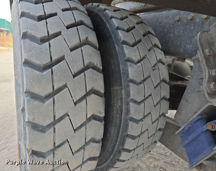 image for item DW3846 2006 AutoCar XPeditor roll-off container truck