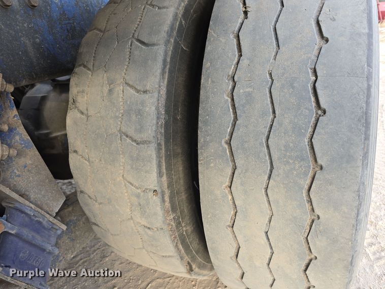 image for item DW3846 2006 AutoCar XPeditor roll-off container truck