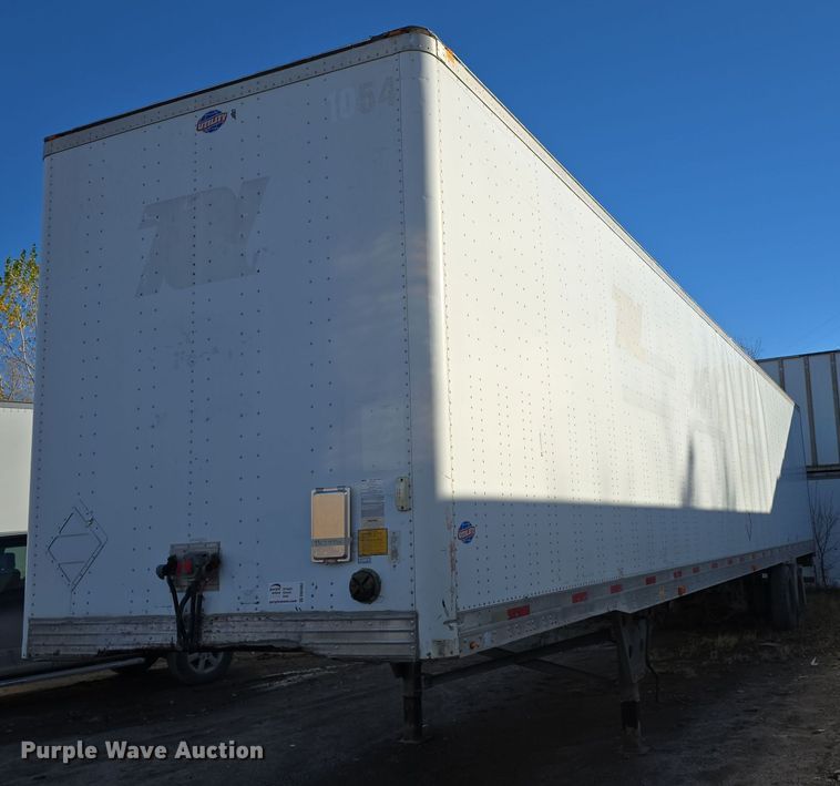 image for item DW3962 2005 Utility dry van trailer