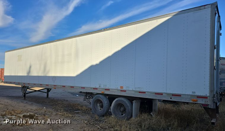 image for item DW3962 2005 Utility dry van trailer