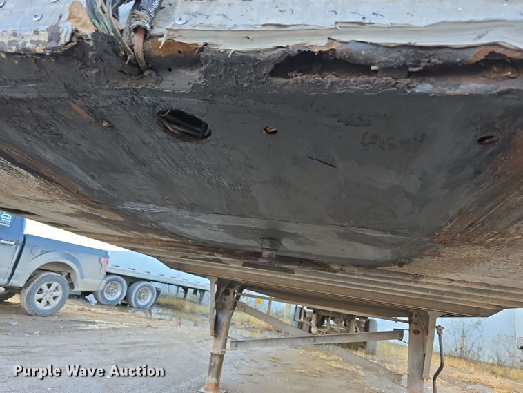 image for item DW3962 2005 Utility dry van trailer